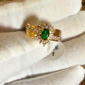 Elegant Gold and Green Gemstone Ring